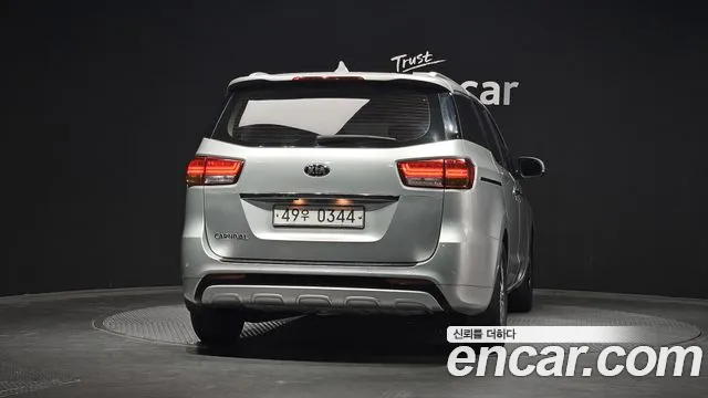Kia Carnival 2017 thumb 11