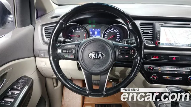 Kia Carnival 2017 thumb 4