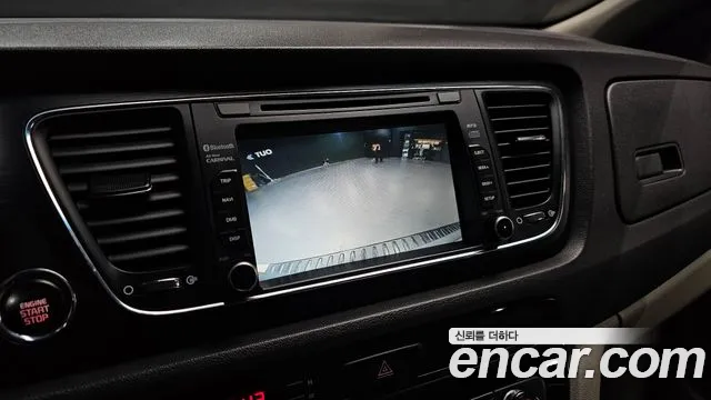 Kia Carnival 2017 thumb 6