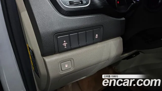 Kia Carnival 2017 thumb 5