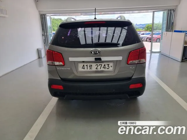 Kia Sorento 2011 thumb 12