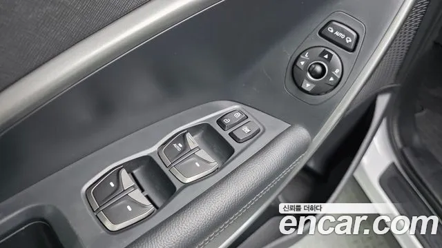 Hyundai Santafe 2018 thumb 10