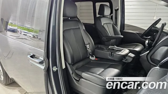 Hyundai Staria 2021 thumb 8