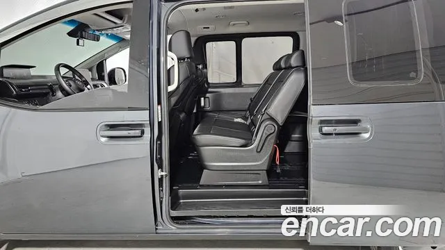 Hyundai Staria 2021 thumb 2