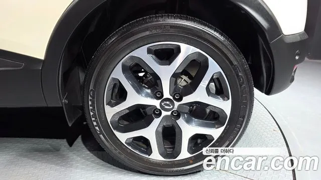 Renault QM3 2017 thumb 2