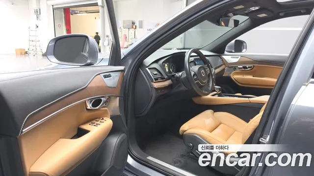 Volvo XC90 2016 thumb 9
