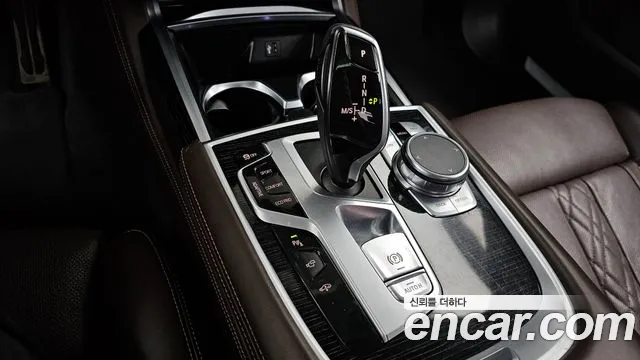 BMW 7 серии 2019 thumb 12