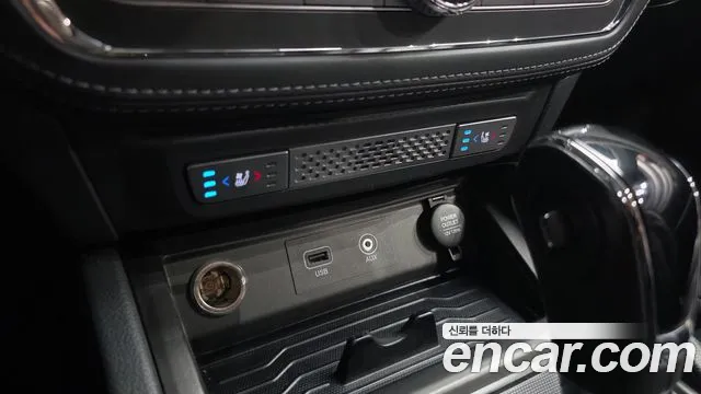 KGM Rexton 2018 thumb 11