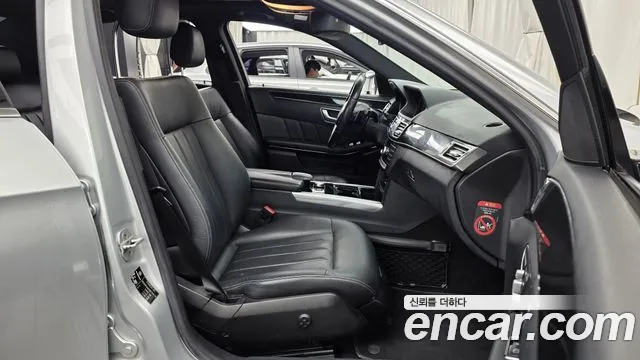 Mercedes-Benz E-Class 2015 thumb 12