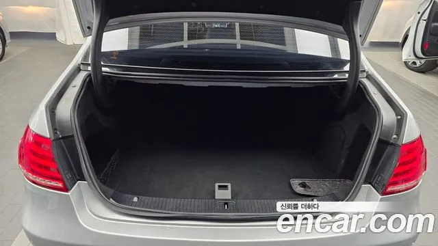 Mercedes-Benz E-Class 2015 thumb 9