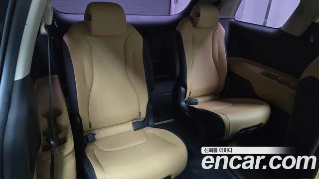 Kia Carnival 2021 thumb 11
