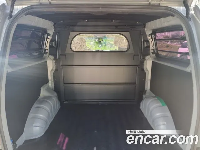 Hyundai Staria 2017 thumb 7