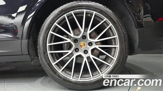 Porsche Cayenne 2020 thumb 12