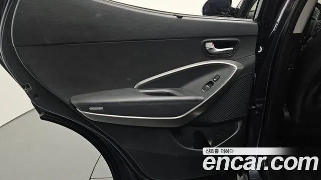 Hyundai Санта Фе 2015 thumb 4