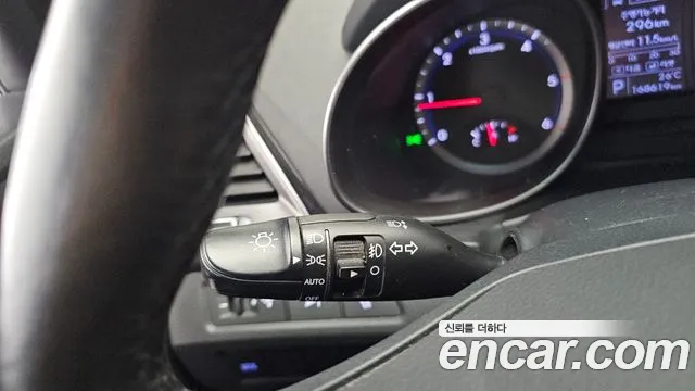 Hyundai Санта Фе 2015 thumb 6