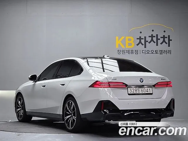 BMW 5 серии 2025 thumb 2