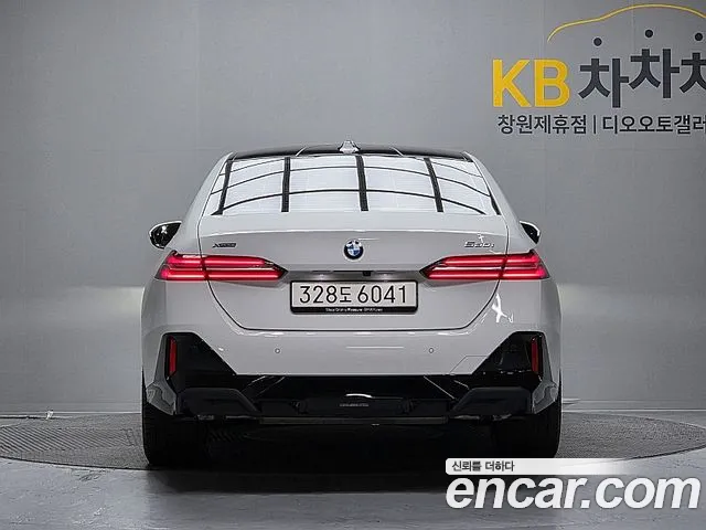 BMW 5 серии 2025 thumb 8