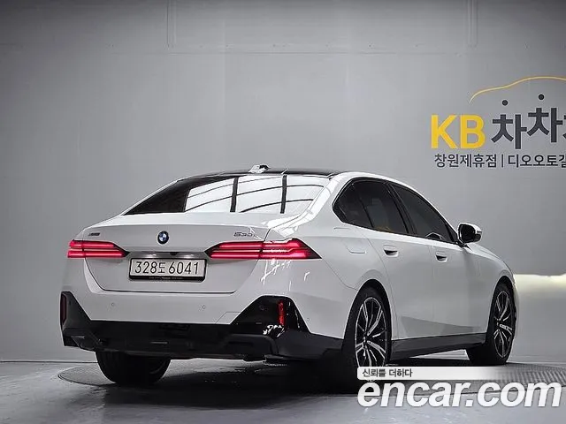 BMW 5 серии 2025 thumb 11