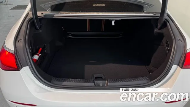 Mercedes-Benz E-Class 2026 thumb 5