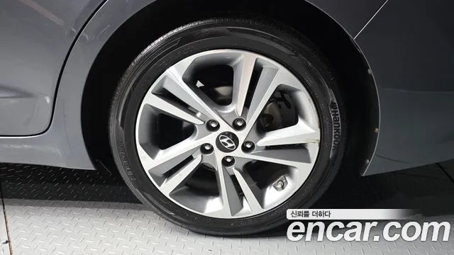 Hyundai AD 2017 thumb 2