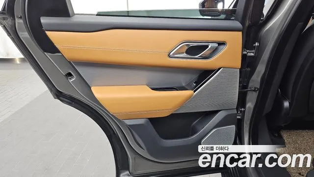 Land Rover Range Rover Velar 2018 thumb 5