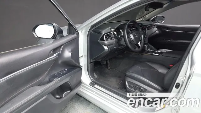 Toyota Camry 2018 thumb 3