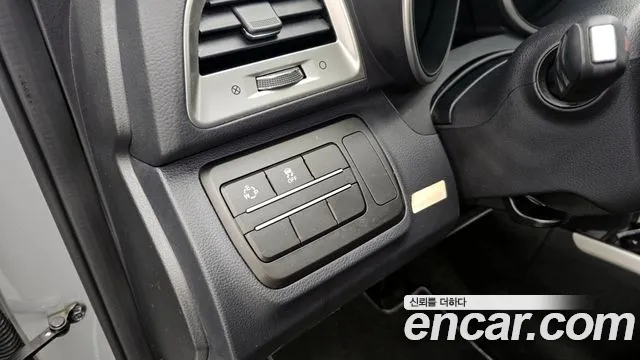 KGM Tivoli 2016 thumb 3