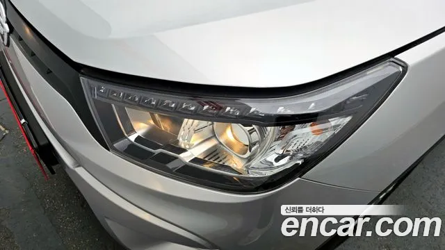 KGM Tivoli 2016 thumb 2
