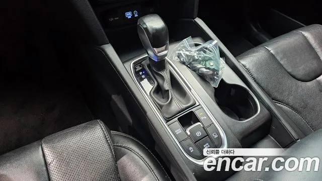 Hyundai Santa Fe 2018 thumb 3