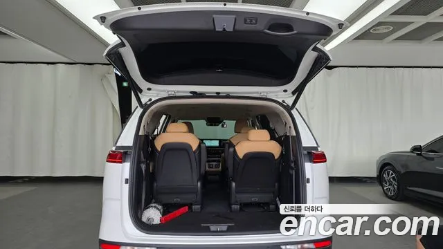 Kia Carnival 2021 thumb 2