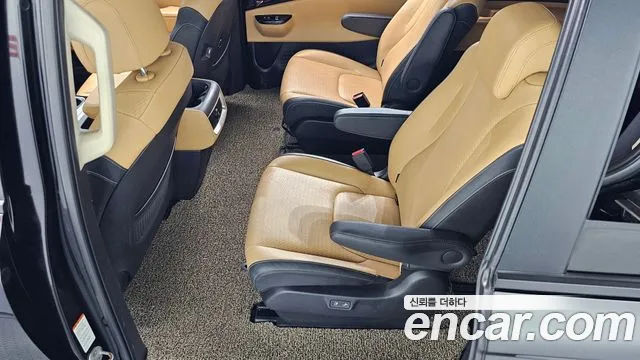 Kia Carnival 2021 thumb 11