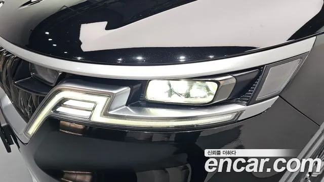 Kia Carnival 2021 thumb 2
