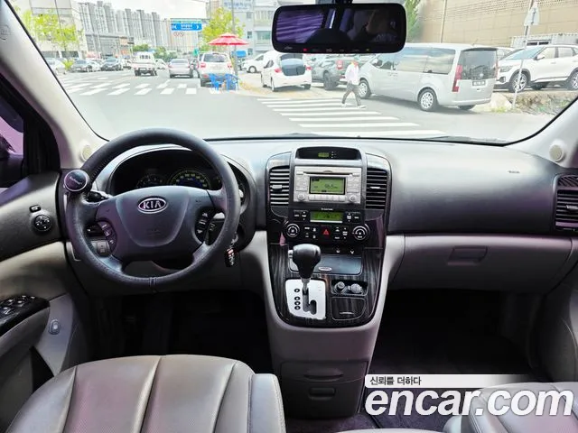 Kia Canival 2011 thumb 10
