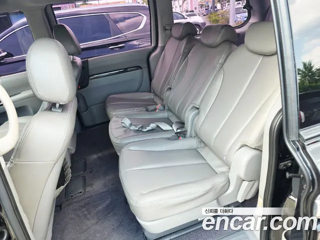 Kia Canival 2011 thumb 8