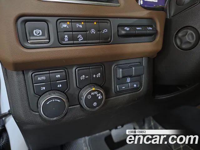 Chevrolet Suburban 2021 thumb 12