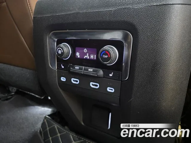 Chevrolet Suburban 2021 thumb 3