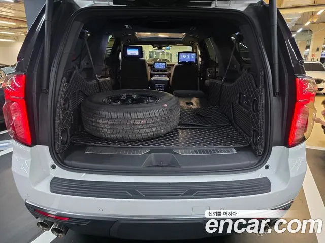 Chevrolet Suburban 2021 thumb 6