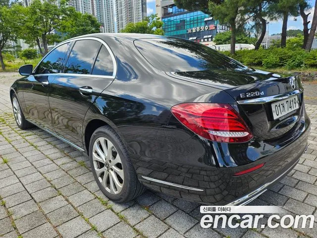 Mercedes-Benz E-Class 2017 thumb 3
