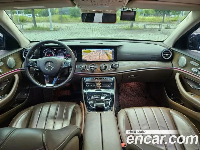 Mercedes-Benz E-Class 2017 thumb 10