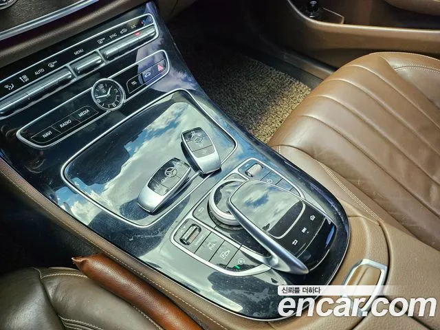 Mercedes-Benz E-Class 2017 thumb 8