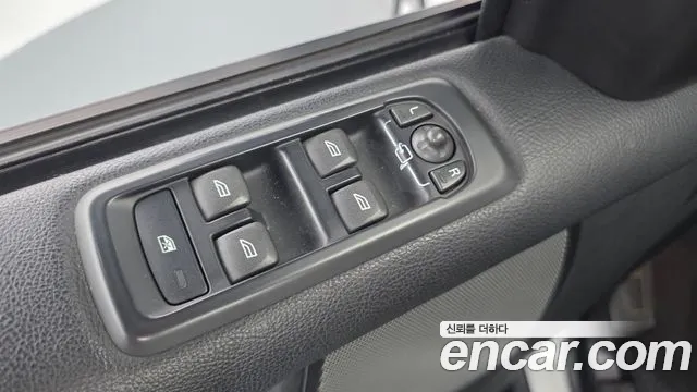 Land Rover Discovery 2016 thumb 12