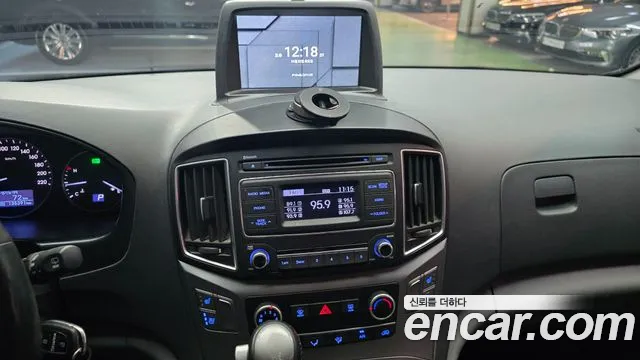 Hyundai Staria 2017 thumb 11