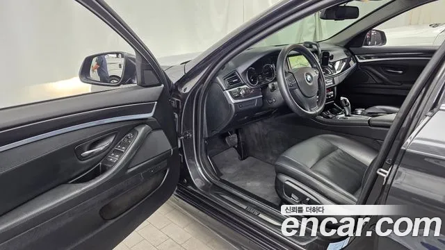 BMW 5 серии 2015 thumb 10
