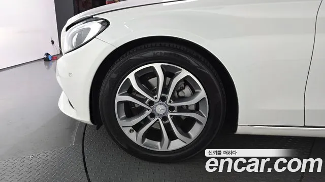 Mercedes-Benz C-Class 2016 thumb 11