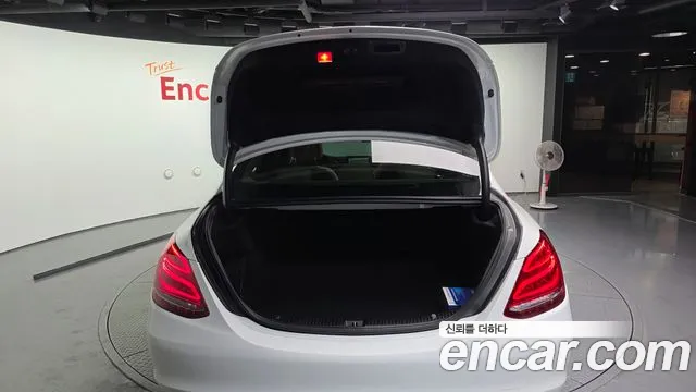 Mercedes-Benz C-Class 2016 thumb 4