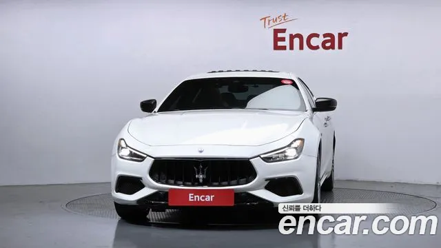Maserati Ghibli 2017 thumb 11