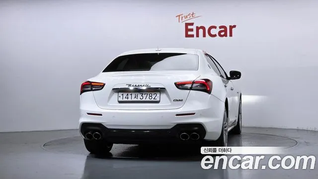 Maserati Ghibli 2017 thumb 4
