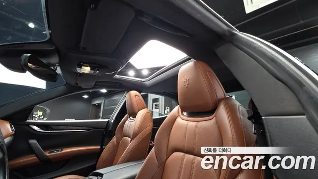 Maserati Ghibli 2017 thumb 9