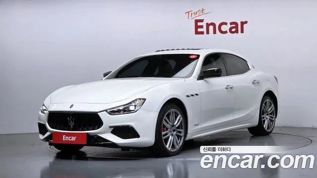 Maserati Ghibli 2017 thumb 6