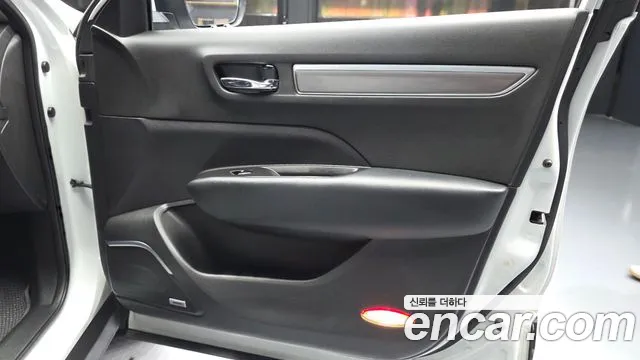 Renault QM6 2017 thumb 12